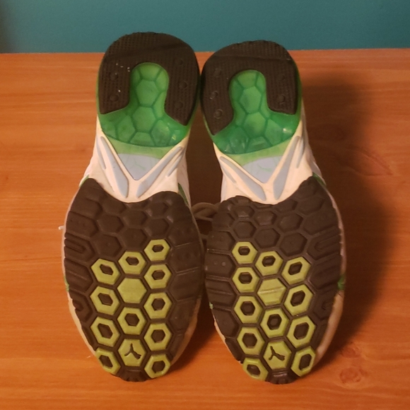 Green and white Pumas - Picture 2 of 4